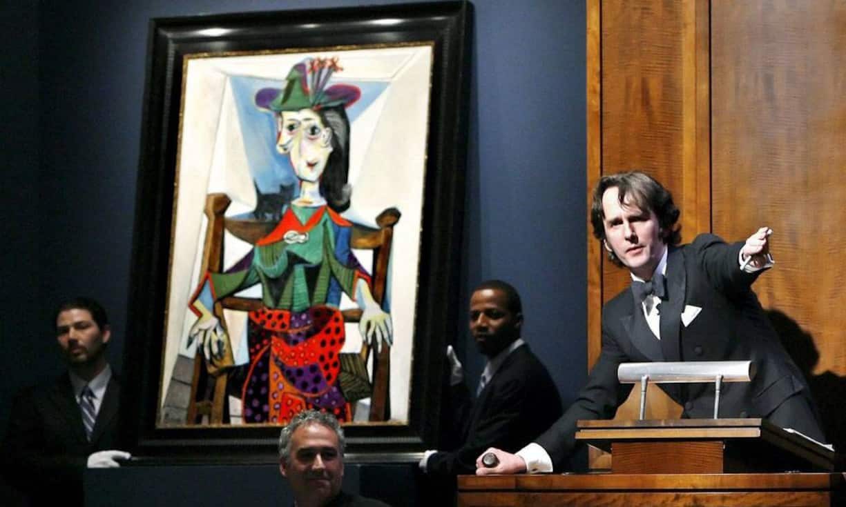 Platz 10: Pablo Picasso – «Dora Maar mit Katze» (1941)
Dora Maar war Picassos Muse in der Zeit von 1936 bis 1943. Das Gemälde mit dem französischen Originaltitel «Dora Maar au Chat» entstand 1941, in der Mitte ihrer Liebesbeziehung – und zur Zeit, als die Nazis Paris besetzten. 2006 kaufte der georgische Unternehmer und Politiker Bidina Iwanischwili das Bild für die Summe von 95 Millionen Dollar bei einer Auktion von Sotheby's.