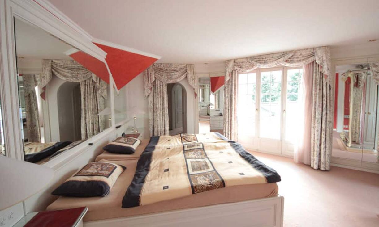 Die Schlafzimmer sind individuell ausgestattet.