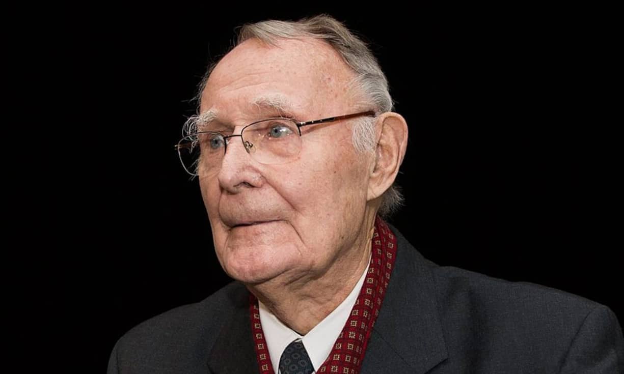 Schweden: 33'149 Dollar pro PersonIngvar Kamprad besitzt ein Vermögen von 45 Milliarden Dollar. Das BIP liegt in Schweden bei 58'491 Dollar pro Person.