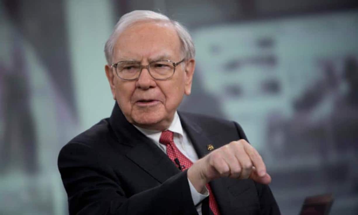 Wer Buffetts Investitionen kennt, kann diese mitunter auch als langweilig bezeichnen. Das hat aber System: «Vermeide Spekulation», heisst die dritte Lektionen auf einen einfachen Nenner gebracht. Und der 83-Jährige zeichnet ein leicht verständliches Bild: Bei einem Münzwurf gewinne die Hälfte alle Werfer – doch keiner von ihnen könne bei weiteren Würfen automatisch mit weiteren Gewinnen rechnen. Lektion Nummer vier appelliert daran, dass…