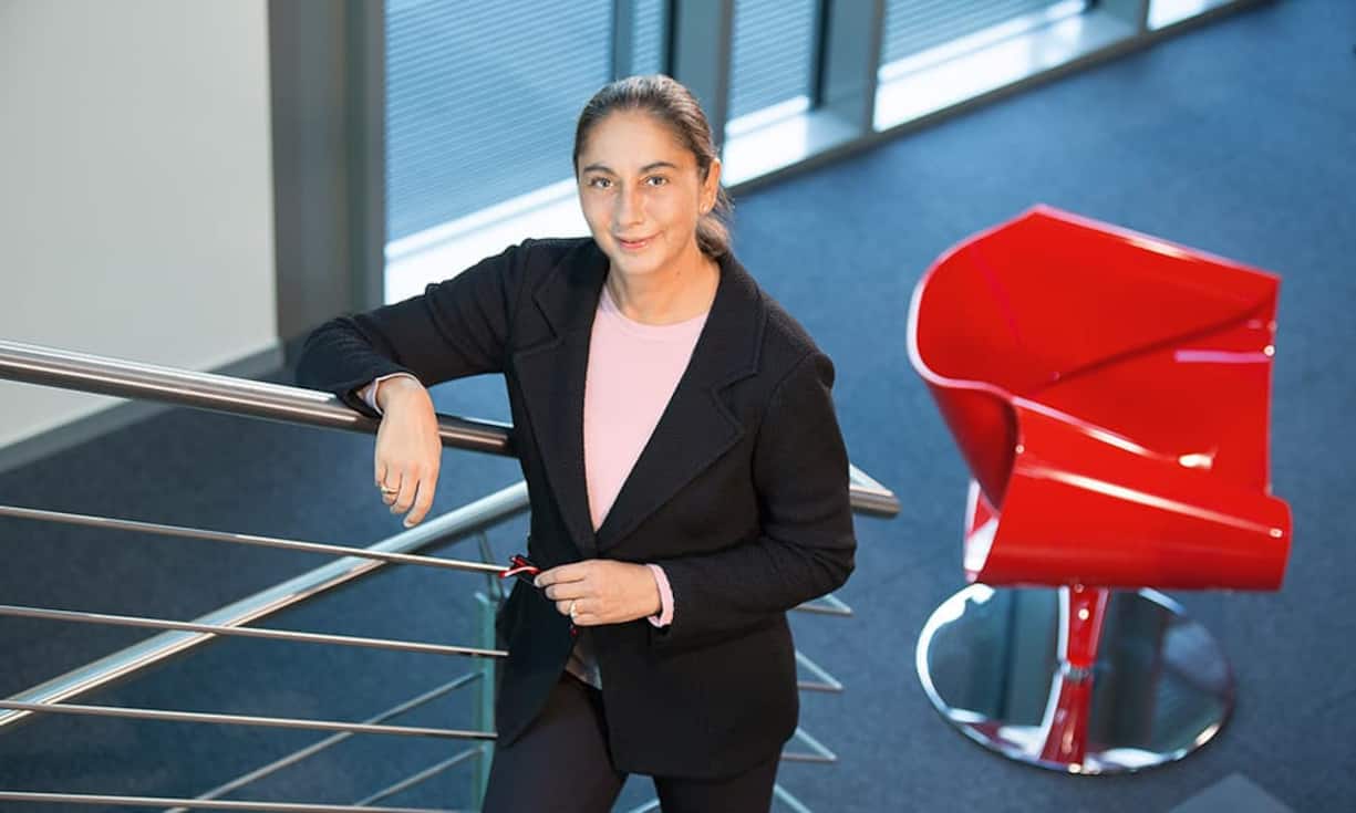 Platz 4: Bettina WürthVermögen: 1,5 bis 2 Milliarden FrankenGemeinsam mit ihrem Vater Reinhold steuert die Appenzellerin Bettina Würth als Beiratsvorsitzende den Familienkonzern gleichen Namens. Und seit der weltweit führende Verkäufer von allen denkbaren Montage- und Befestigungsmaterialien 2014 die Marke von zehn Milliarden Euro Jahresumsatz geknackt hat, gibt es kein Halten mehr. Die Verkäufe rund um den Globus steigen und steigen.Norbert Guthier