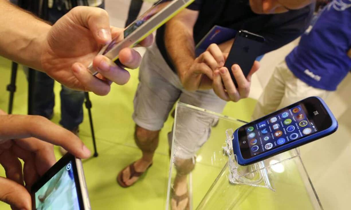 Platz 7: TelefonicaDer spanische Telekommunikationsanbieter zahlt als Techfirma in Europa das höchste Einstiegsgehalt. Das liegt durchschnittlich bei 45'000 Dollar, der Bonus bei etwa 4000 Dollar. Die übrigen Plätze der Top 10 werden von amerikanischen Techfirmen dominiert und zeigen eine grosse Gehaltslücke zwischen amerikanischen und europäischen Unternehmen.