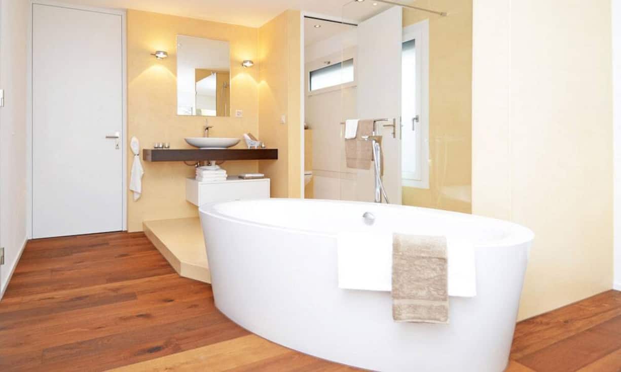 ... vier Schlafzimmern, zwei Nasszellen, Nebenräumen und einer Galerie.
Der Preis: 2,25 Millionen Franken.(Quelle/Bilder: 
Engel & Völkers)