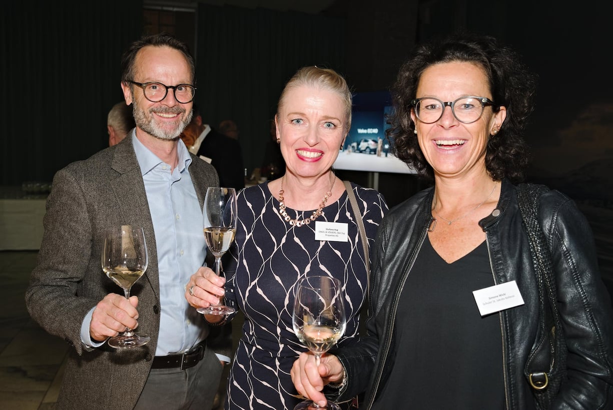 Markus Naewie, Schuler Weine & Co.; Giuliana Hu, Engel & VÃ¶lkers Properties AG; Simone Wicki, Schuler St. Jakobs Kellerei
