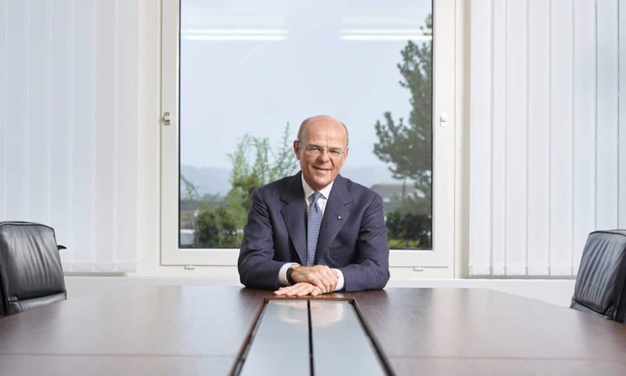 Mario GrecoCEO Zurich Insurance Group Greco trat im März an und es gelang ihm erstaunlich schnell, den grössten Schweizer Versicherungskonzern von den Schrecken des Jahres 2015 zu befreien. Mit wenig Worten und viel Taten brachte er den gebeutelten Riesen wieder in die Spur. Als Endpunkt der Startphase schwor er sein Team auf die nächsten harten Jahre ein: Kostensenkungen von 1,5 Milliarden bis 2019, Entschlackung des Konzerns, niedrige Anlageerträge.