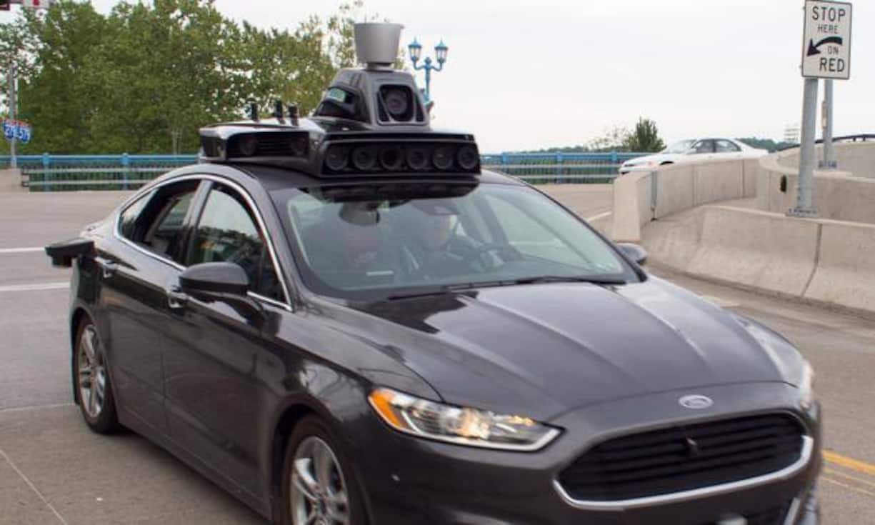 Im MittelfeldAuch Uber selbst testet das Auto ohne Fahrer. Mit diesem umgebauten Ford Fusion ist das Unternehmen in Pittsburgh unterwegs. Der Fahrdienstleister hofft auf autonome Taxis.