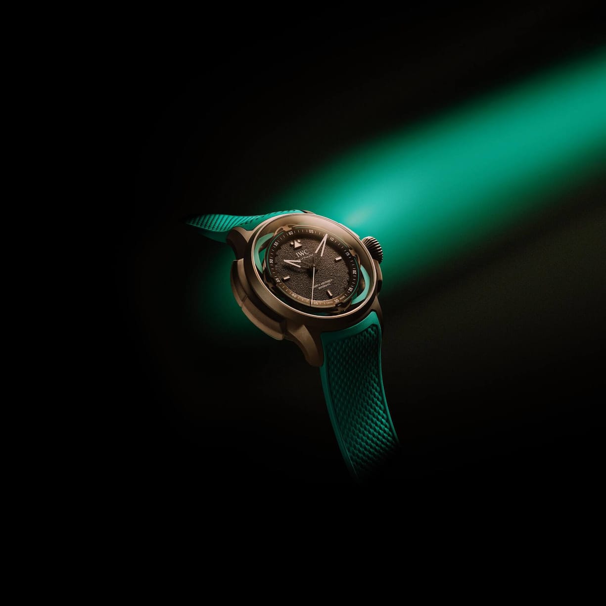 ... und zeigt dies mit der Big Pilot’s Watch Shock Absorber XPL Toto Wolff (l.).