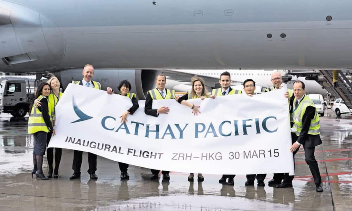 Cathay Pacific: Comeback
Nach 14 Jahren Unterbruch feierte Cathay Pacific am 30. März 2015 ihr Comeback in der Schweiz. auf der Strecke von Zürich nach Hongkong wird eine Boeing B777-300ER eingesetzt, die über 275 Sitzplätze in vier Klassen verfügt. Cathay Pacific ist die einzige Airline, die täglich eine Premium Economy Class zwischen Zürich und Asien anbietet.Premium Economy Class Special, ab 1'159 Franken pro Person