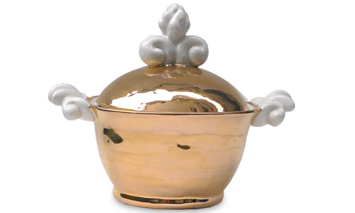 Ines Boesch: Ornament-Bowl, goldbemalte Keramikschüssel mit weissen Ornamenten, 680 Franken.