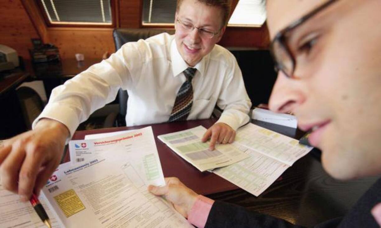 Auch bei den Hochqualifizierten gibt es bedrohte Berufsgruppen. Am grössten sind die Zukunftssorgen bei Buchhaltern und Steuerberatern - hier gilt der Ersatz durch Roboter nahezu als sicher.
Automatisierungswahrscheinlichkeit: 95 Prozent.