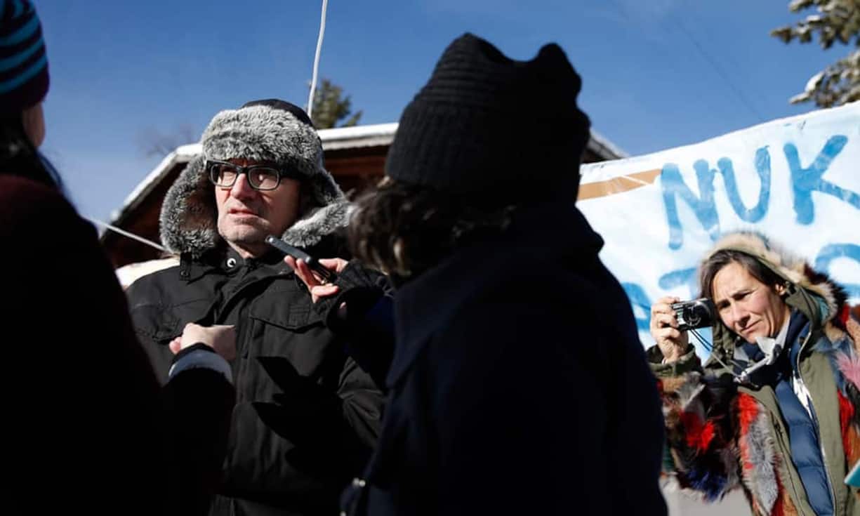 Platz 4: Thomas HirschhornDass das Kunsttreiben zurzeit weniger auf Oberflächenreize ausgerichtet ist, bestätigt Thomas Hirschhorn (Vorjahr Rang 5), der seit je zu den zeitkritischsten Geistern gehört und international Furore macht. Er verweist immer wieder mit affektstarken Materialassemblagen auf unhaltbare politische und soziale Zustände. Preisspanne: 18'000 - 450'000 Franken