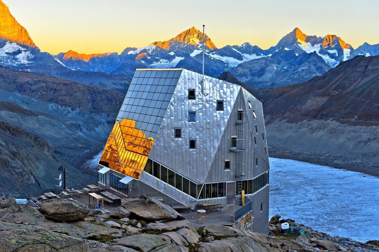 Bilder der Erde Morgendämmerung an der Monte-Rosa-Hütte, hinten Gornergletscher, Zermatt, Wallis, Schweiz, Europa Copyright: imageBROKER/GuenterxFischer iblgva04528583.jpgImages the Earth Dawn to the Monte Pink Hut rear Gornergletscher Zermatt Wallis Switzerland Europe Copyright image broker GuenterxFischer iblgva04528583 JPG Bitte beachten Sie die gesetzlichen Bestimmungen des deutschen Urheberrechtes hinsichtlich der Namensnennung des Fotografen im direkten Umfeld der Veröffentlichung!