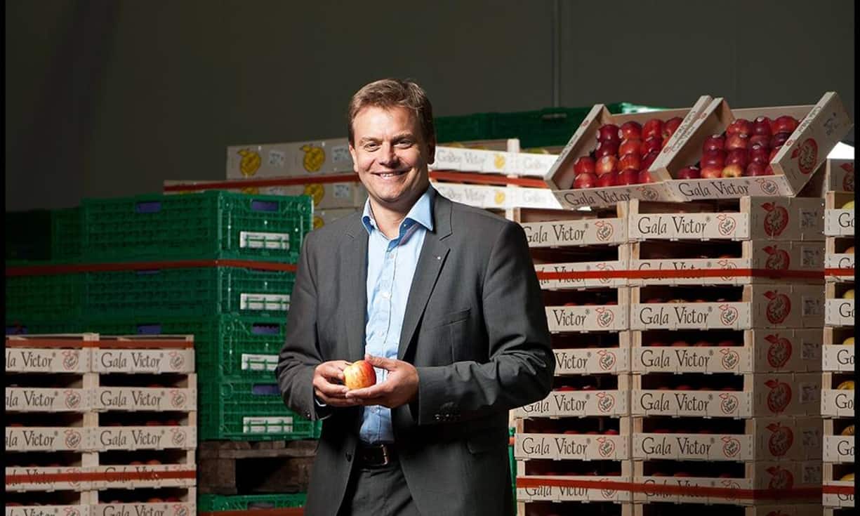 Martin Keller:CEO FenacoDer von Keller geführte Bauernkonzern kommt auf einen Umsatz von rund 6 Milliarden Franken. Die grosse Mehrheit der Bauern zappelt längst im Netz der Genossenschaft und ihrer über 80 Tochterfirmen mit 10'000 Angestellten. Im Düngerhandel beherrscht Fenaco 70 bis 80 Prozent des Schweizer Marktes, bei den Futtermitteln sind es mindestens 50 Prozent. François Wavre | lundi13