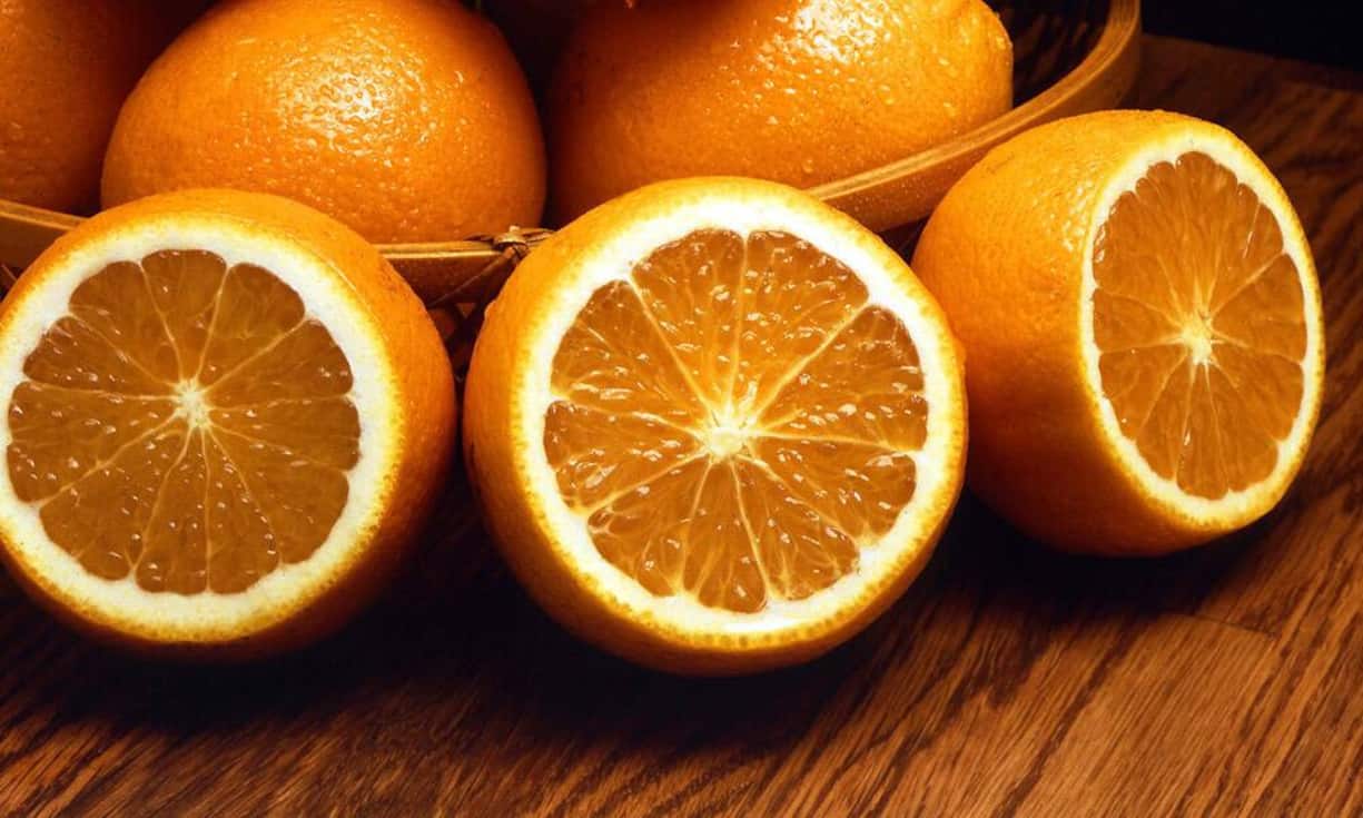 Platz 6: Orangen
100 Gramm Orangen enthalten 45 Milligramm Vitamin C  - das bedeutendste Produkt ist der Orangensaft. (Bild: Thoken/Wikimedia/CC)