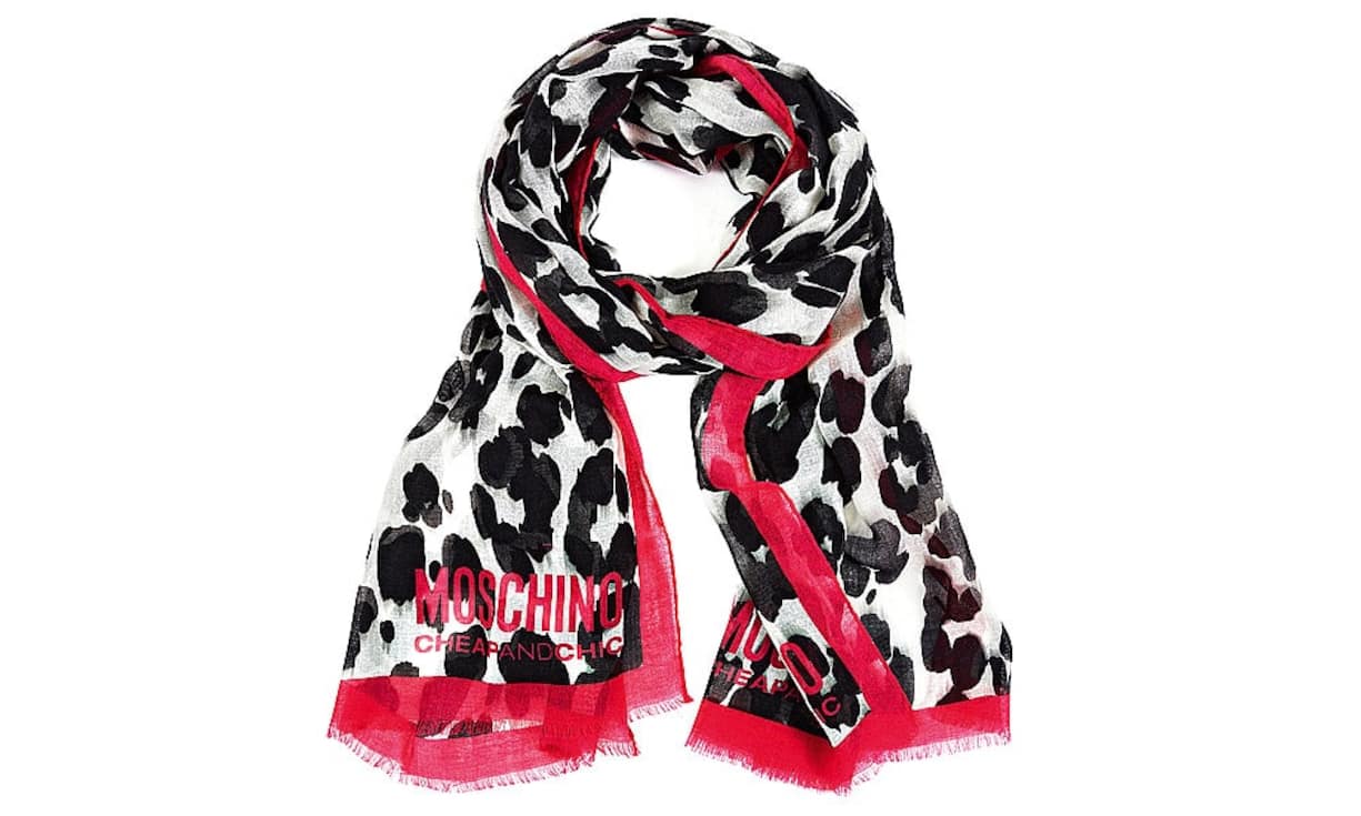 Moschino: Schal Leoprint bei Komplementair in Zürich, 219 Franken.