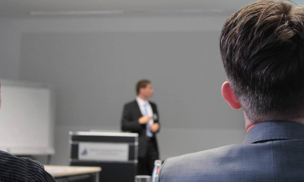 Die PräsentationDon't: Zu fast jedem Assessment gehört eine Präsentation. Verzetteln Sie sich nicht. Die Präsentation kann noch so gut sein - sind Sie unstrukturiert, wird dies negativ ins Gewicht fallen.