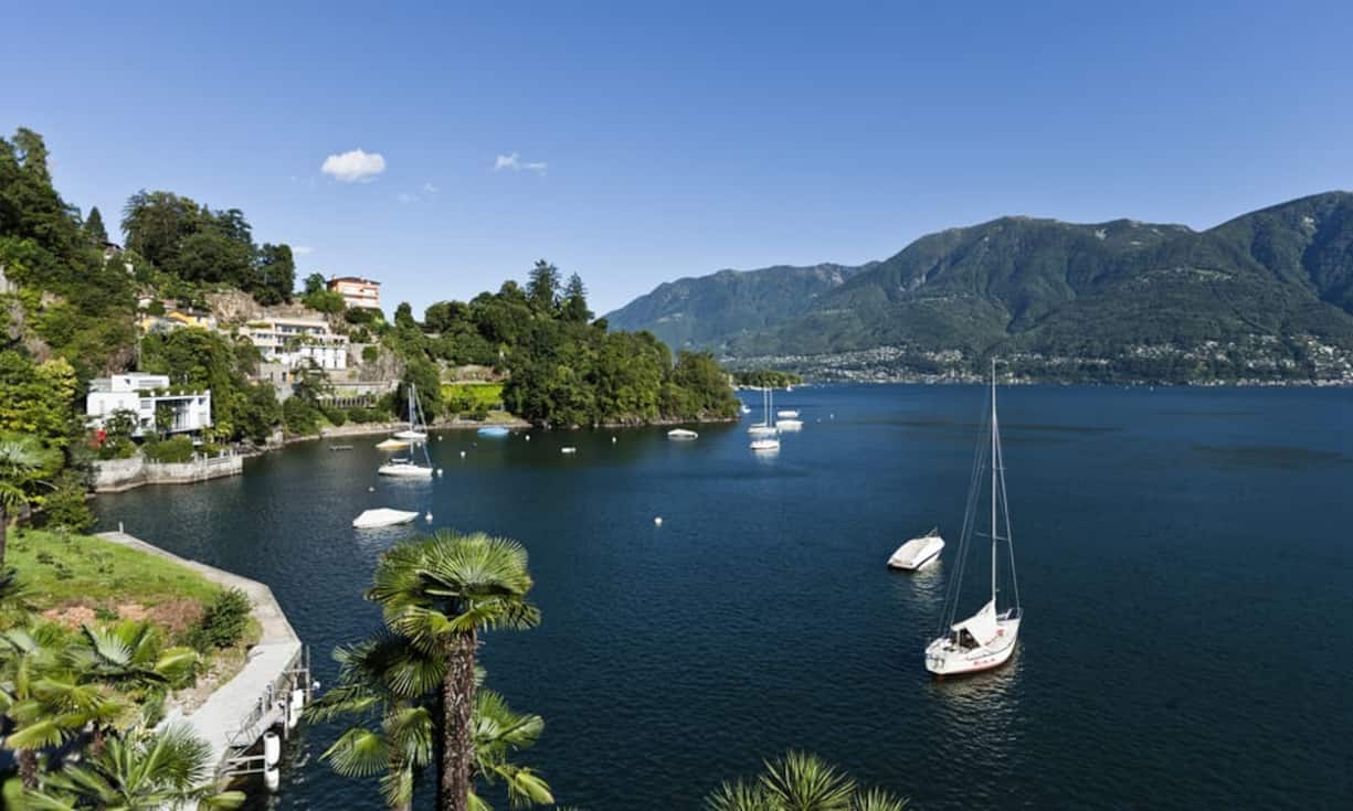 Mediterrane Landschaft, gepflegte Strandbäder und wilde Strände: Der Lago Maggiore ist das Sinnbild eines überraschenden und zauberhaften Südens - hier wachsen sogar Palmen neben Kastanien.Keystone