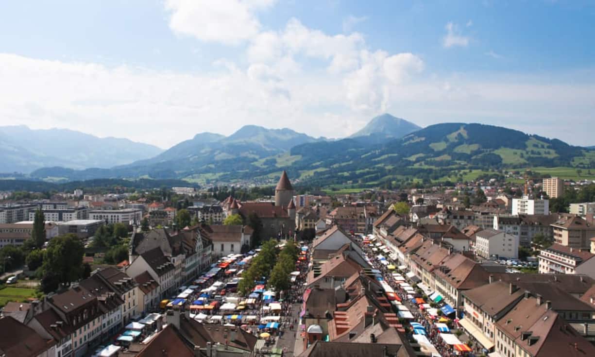 Die grössten Aufsteiger:Platz 89: Bulle FR (+11 Plätze)Besser lief es für Bulle FR: Der Hauptort des Greyerzerlandes machte elf Ränge gut. Mit ein Grund dafür ist der verbesserte Arbeitsmarkt sowie das Kultur- und Freizeitangebot.CC/Sandra Mumprecht