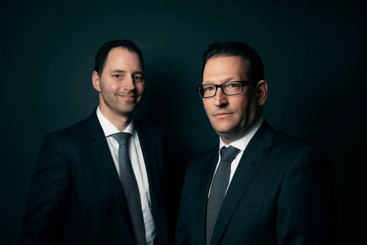 Zuger Kantonalbank Kundenbetreuer Samuel Eicher (l.) und Chefanleger Alex Müller