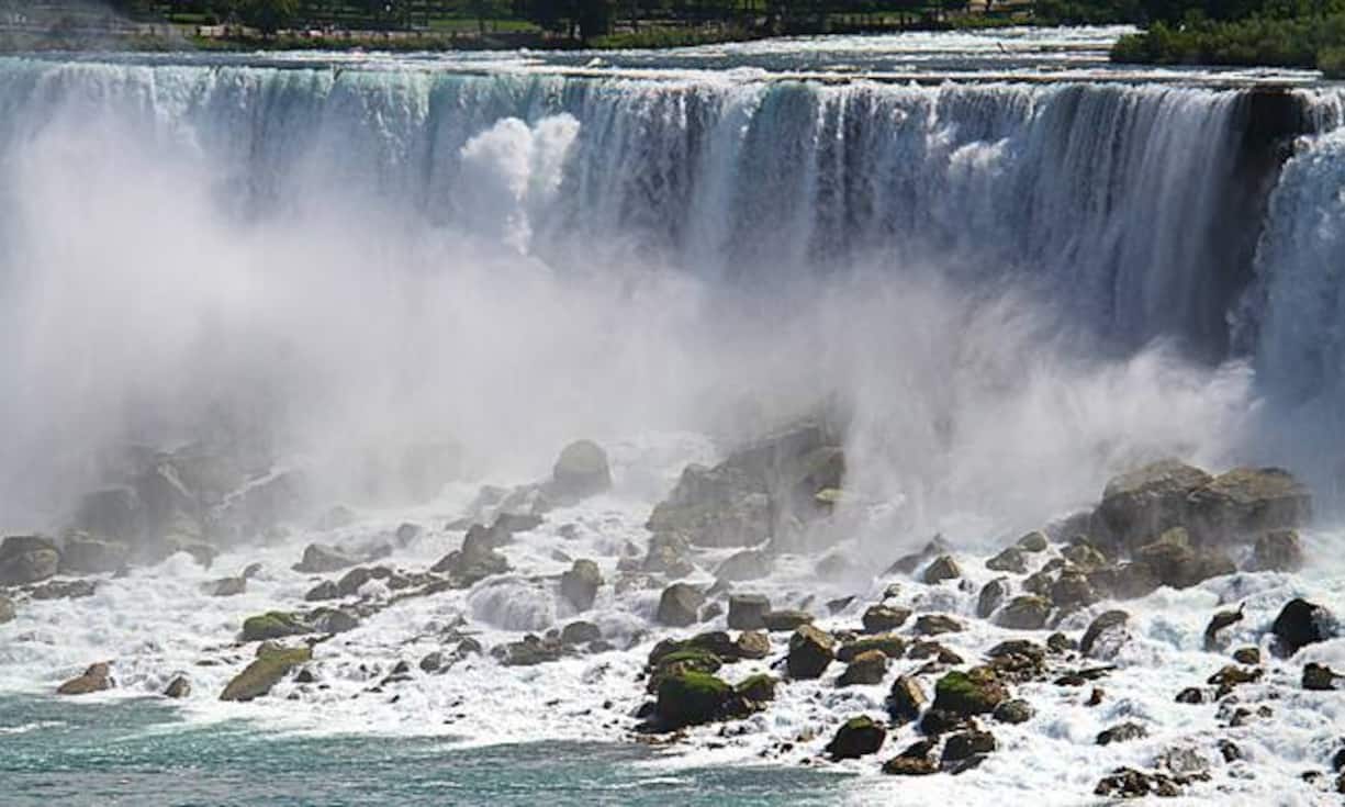 Dem Trubel der Niagarafälle entkommen die Kreuzflieger mit dem Helikopter – und landen zum Lunch im nahen Weingut.
