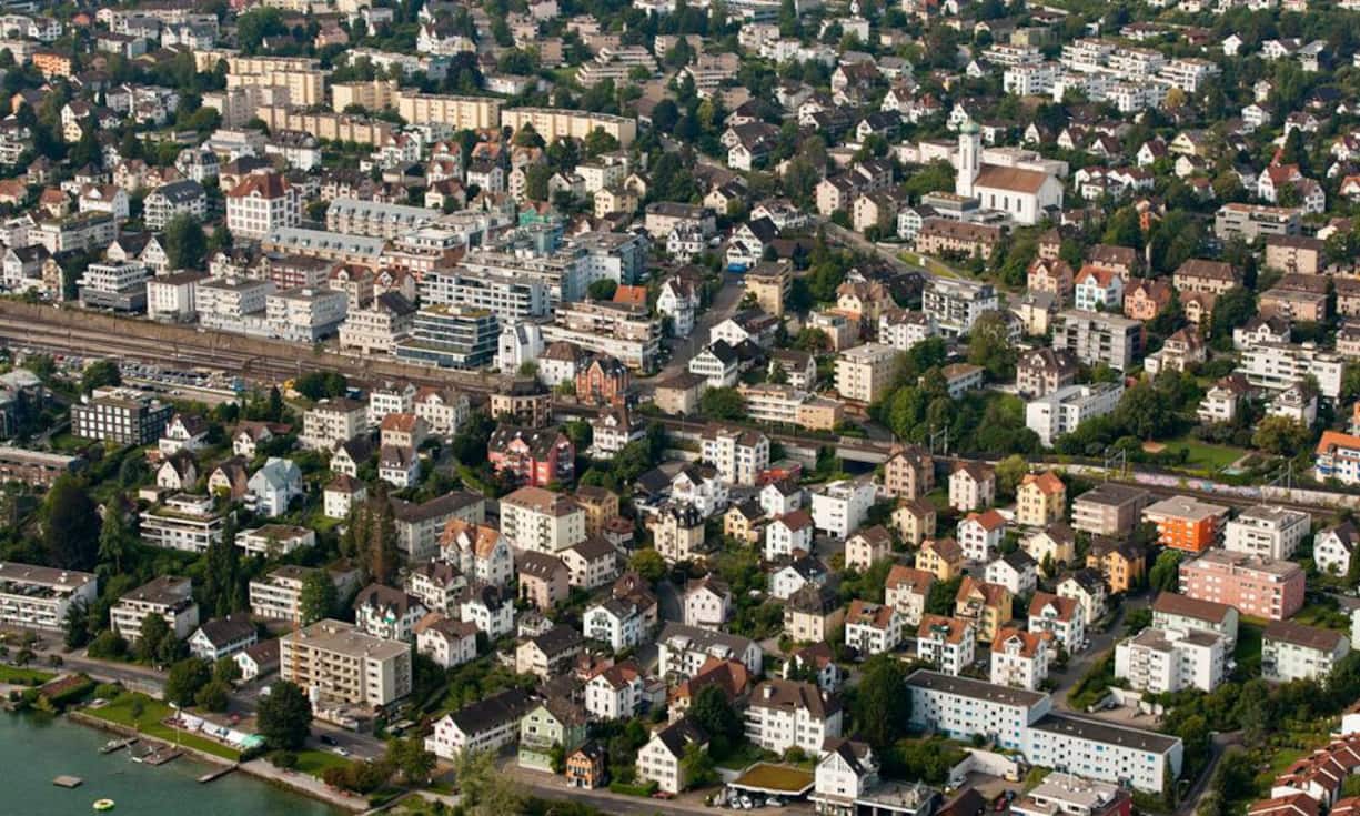 Platz 3: Thalwil Aufs Treppchen der besten Wohnorte für Vermögende schafft es Thalwil. Die Gemeinde weist eine nicht allzu schlechte Mobilität (Rang 34) auf und belegt Rang 3 bei den staatlichen Abgaben.
Keystone