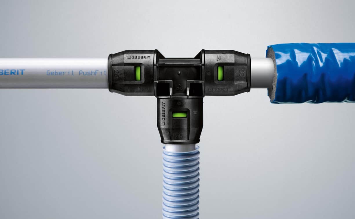 Dieses steckbare Verbindungssystem ist auf das Leiten von Trinkwasser ausgelegt, ähnliche Systeme gibt es auch für Kühl- und Löschwasser.