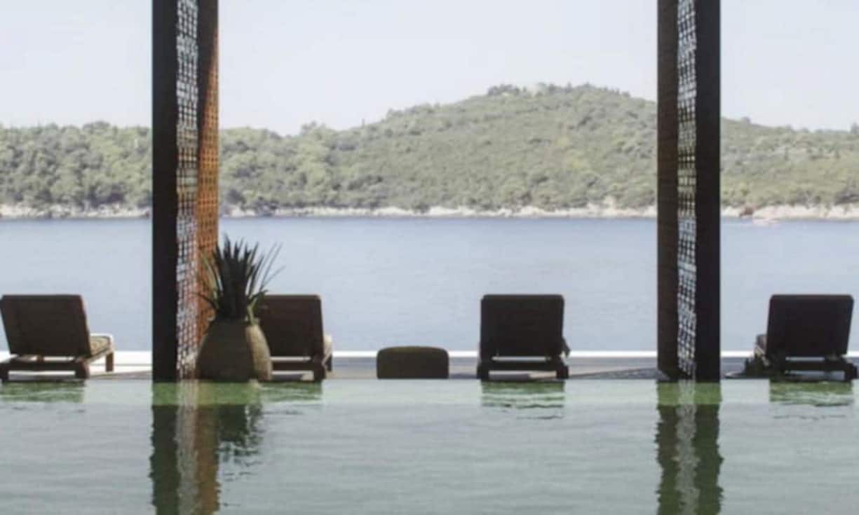 Der Pool: Mit Aussicht auf das Meer.