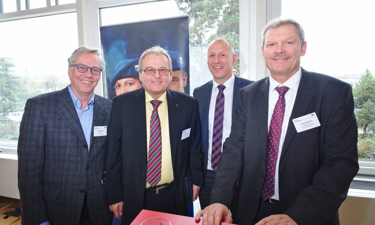 hans Mahler, Inhaber, Hans Mahler AG;
Christian Schmid, Chef Verkaufssektor, Securitas;
Josef Andreani, Leiter Marketing und Verkauf, Securitas AG;
Urs Alig, COO, Securitas AG