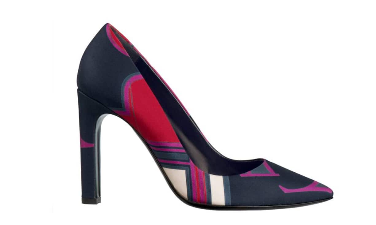 Bunt: Hermès Dank bedruckter Hermès-Seide sind diese Pumps ein Blickfang. Sie kommen am Besten zur Geltung in Kombination mit einem schlichten Outfit. Preis 810 Franken