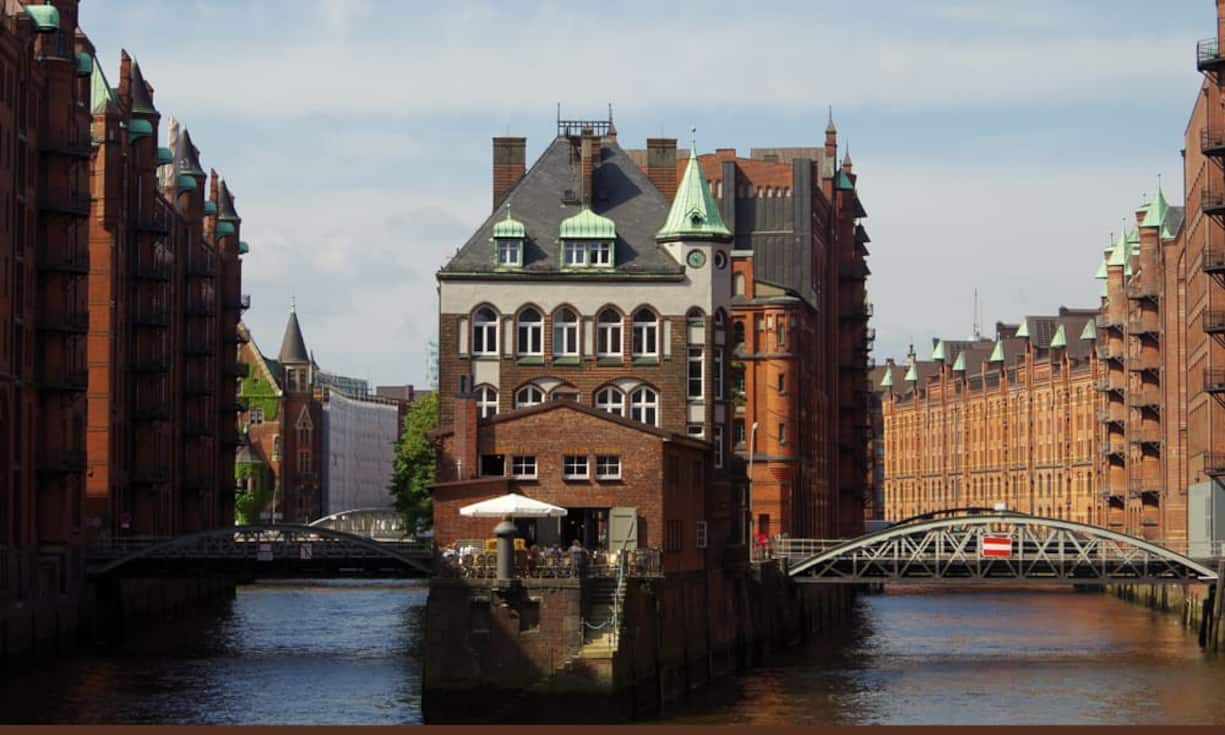 9. Hamburg vor Berlin
Berlin schafft es weder ab Basel, Genf noch Zürich in die Hitliste, dafür aber eine andere deutsche Stadt: Hamburg. Die Hansestadt ist die fünftbeliebteste Destination ab Zürich. Kostenpunkt: 181 Franken mit Eurowings.
Bild: Flickr/CC/Marnie Pix