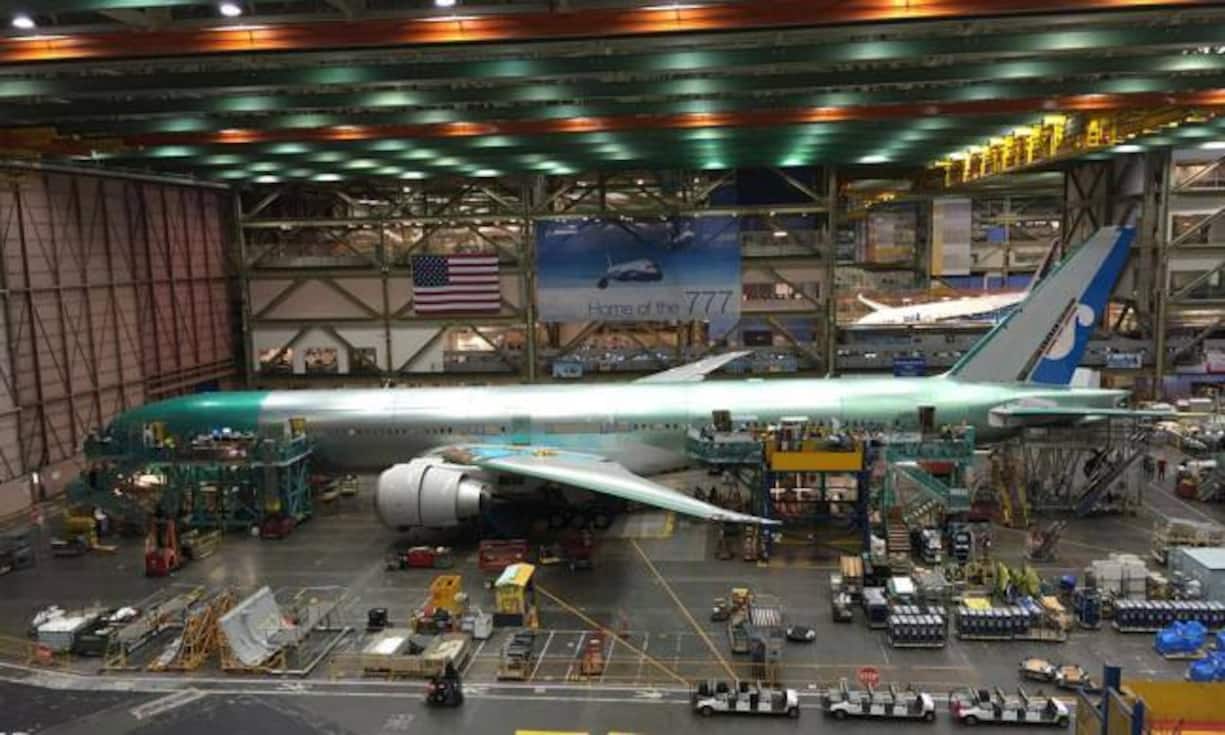 Im US-Werk in Everett in der Nähe von Seattle werden insgesamt neun 777-300-ER-Maschinen für die Swiss gebaut. Damit wird die Swiss schrittweise ihre Langstreckenflotte erneuern. Das Kürzel ER steht denn auch für «extended range».