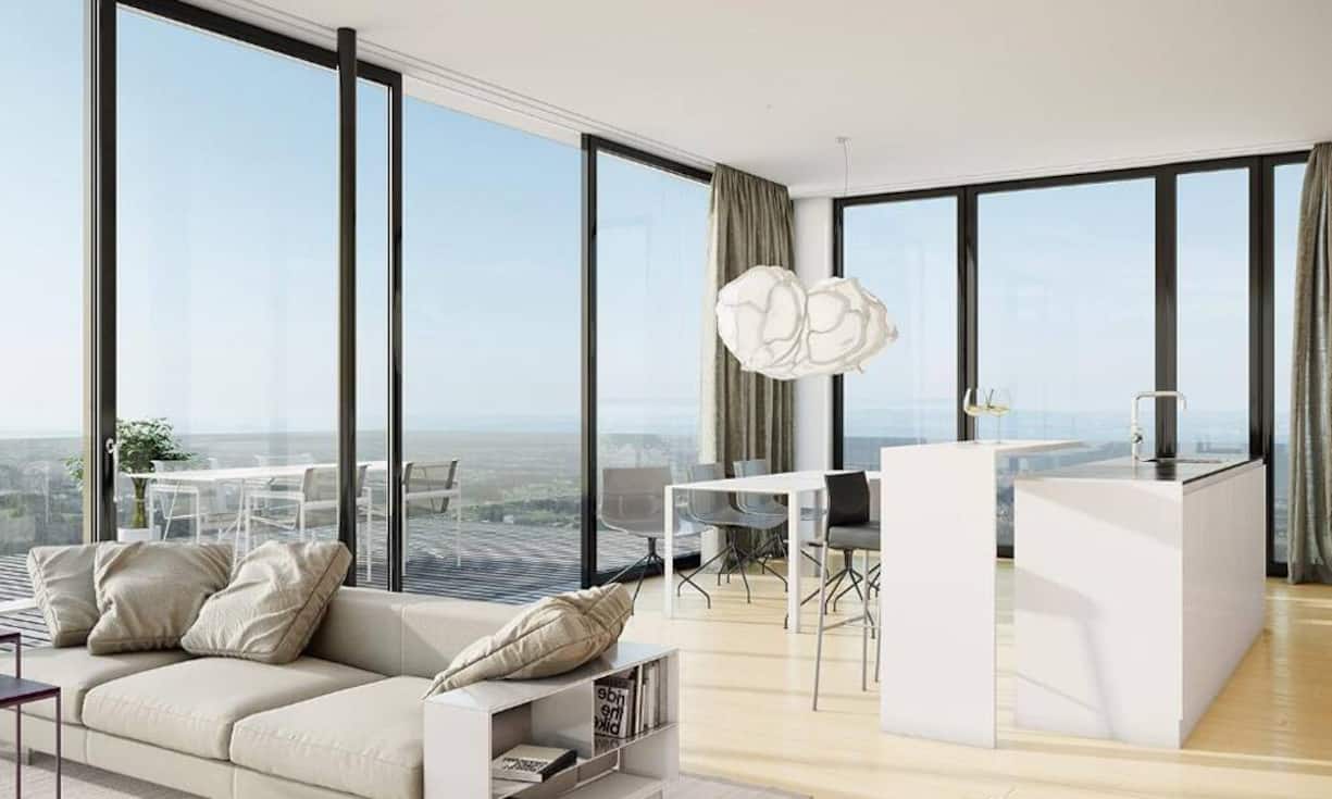 Mit dem Lift gelangt man von der Garage direkt zur Eingangstür, durch welche man das geräumige Entrée erreicht. Highlight ist der helle, grosszügige Koch-, Ess- und Wohnbereich, welcher individuell gestaltet werden kann.