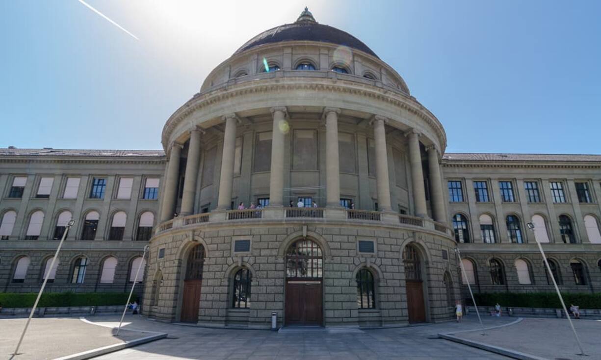 Die Limmatstadt beherbergt mit der Universität Zürich und der Eidgenössischen Technischen Hochschule ETH (Bild) ebenfalls Ausbildungsstätten mit Weltruf. Flickr