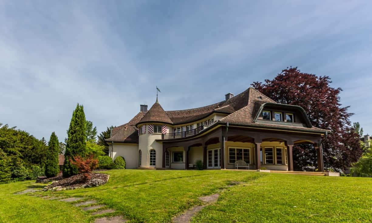 Das im Rundbau erbaute Landhaus «Birkenhof» wurde vom Architekten Fritz August Breuhaus entworfen.