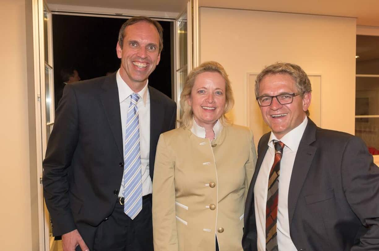 Walter Hendricks, Executive Director, UBS Deutschland Frankfurt a/M; Christine Funck, Executive Director, UBS Deutschland Frankfurt a/M; Roland Arnold, Geschäftsführer Paravan, Behindertengerechte Fahrzeugumbauten