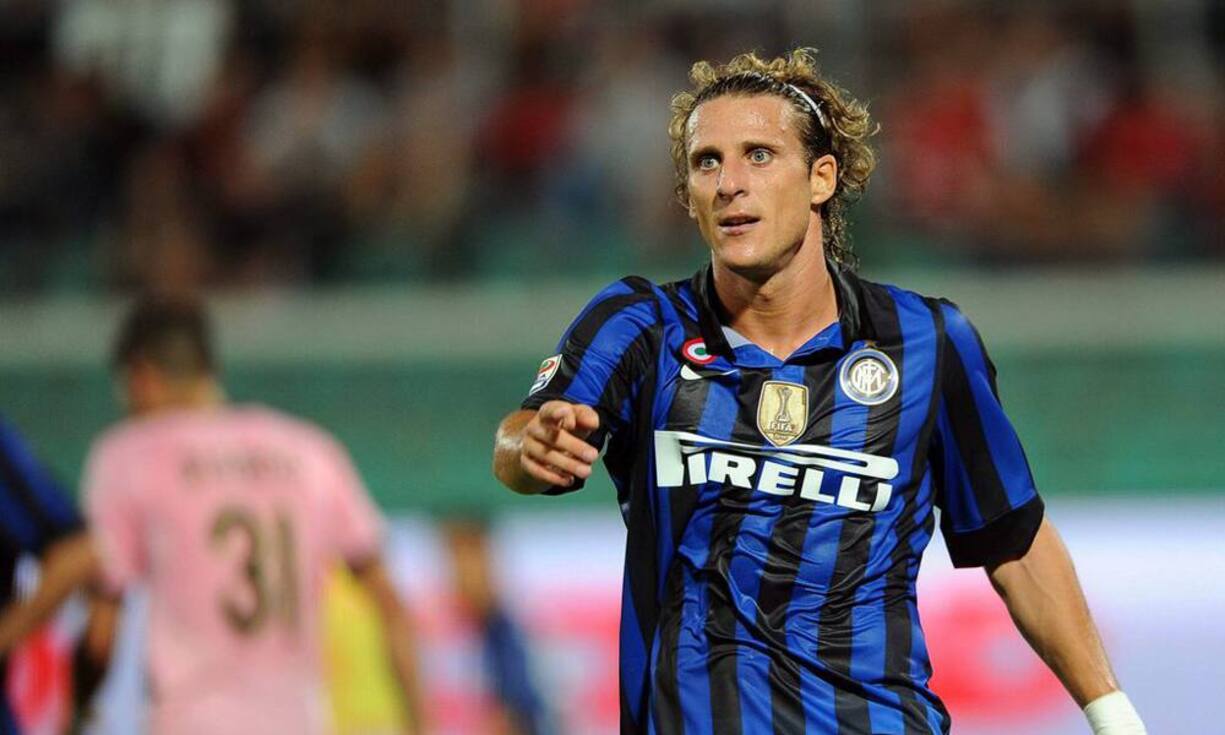 Verschiedene Stars und politische Berühmtheiten parkten Geld bei der HSBC Schweiz. Hier eine kleine Auswahl. Der uruguayische Fussballspieler feierte zahlreiche Erfolge und Auszeichnungen. Diego Forlán ist Rekordnationalspieler von Uruguay. Fortan besass zwei Kundenkonten bei der HSBC seit dem Jahr 2006.Bilder: Keystone