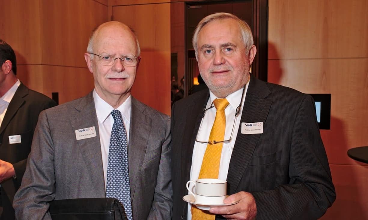 Martin Janssen, Prof., CEO, ECOFIN Group;
Hartmut Binner, Prof., Präsident, Gesellschaft für Organisation e.V. Hannover gfo