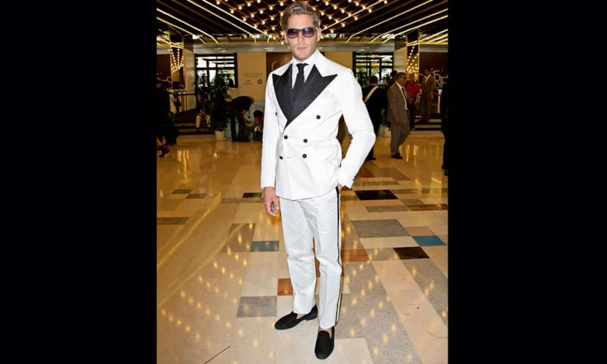 Lapo Elkann: Der Sohn von Margherita Agnelli de Phalen, einer der Fiat-Erbinnen, hat einige Skandal hinter sich gelassen und danach mit Verve versucht, aus der traditionellen italienischen Automarke einen Lifestyle-Brand zu machen. Er gilt als einer der begehrtesten Partymenschen von Mailand bis Los Angeles. Mittlerweile trägt er eigene Mode, Sonnenbrillen und Schuhe.