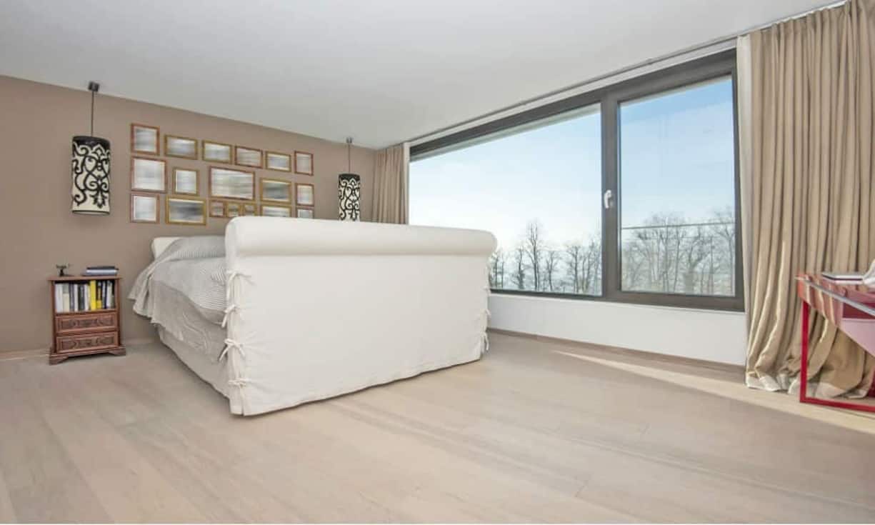 Mit 3 luxuriösen Schlafzimmer und Badezimmer ist genug Platz geboten.