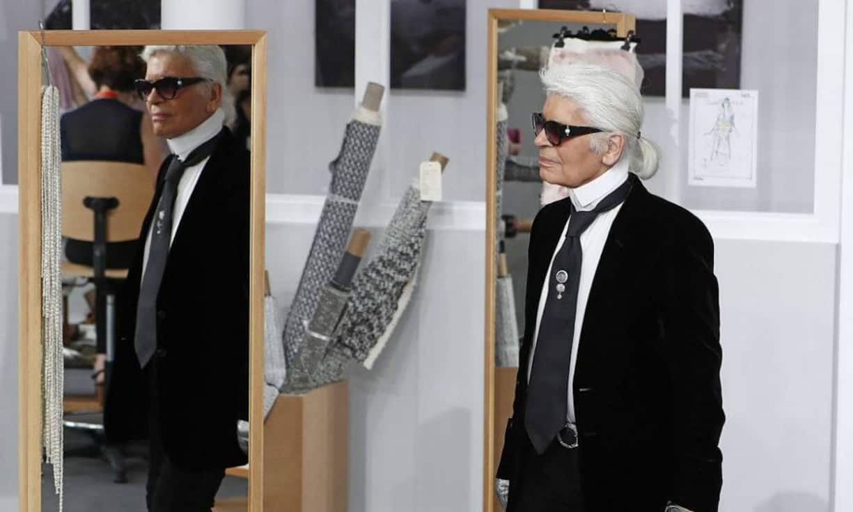 Modezar und Chanel-Chefdesigner Karl Lagerfeld scheint die goldene Hand des König Midas zu besitzen: Egal, ob seine Kollektionen für Chanel oder Fendi entstehen oder für sein Eigenlabel «Karl Lagerfeld» - alles, was der Modezar angeht, wird erfolgreich und lukrativ. Selbst seine Katze «Choupette» wird von Millionen Fans bewundert. 2013 hielt der Modedesigner einen Masterkurs an der Pariser Universität: Am Institut für Politikwissenschaft erzählte er über sein Leben als Designer.