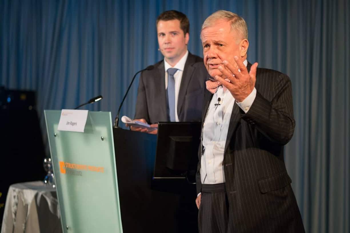 jim Rogers spricht; hinten Florian Stasch von der einladenden Royal Bank of Scotland