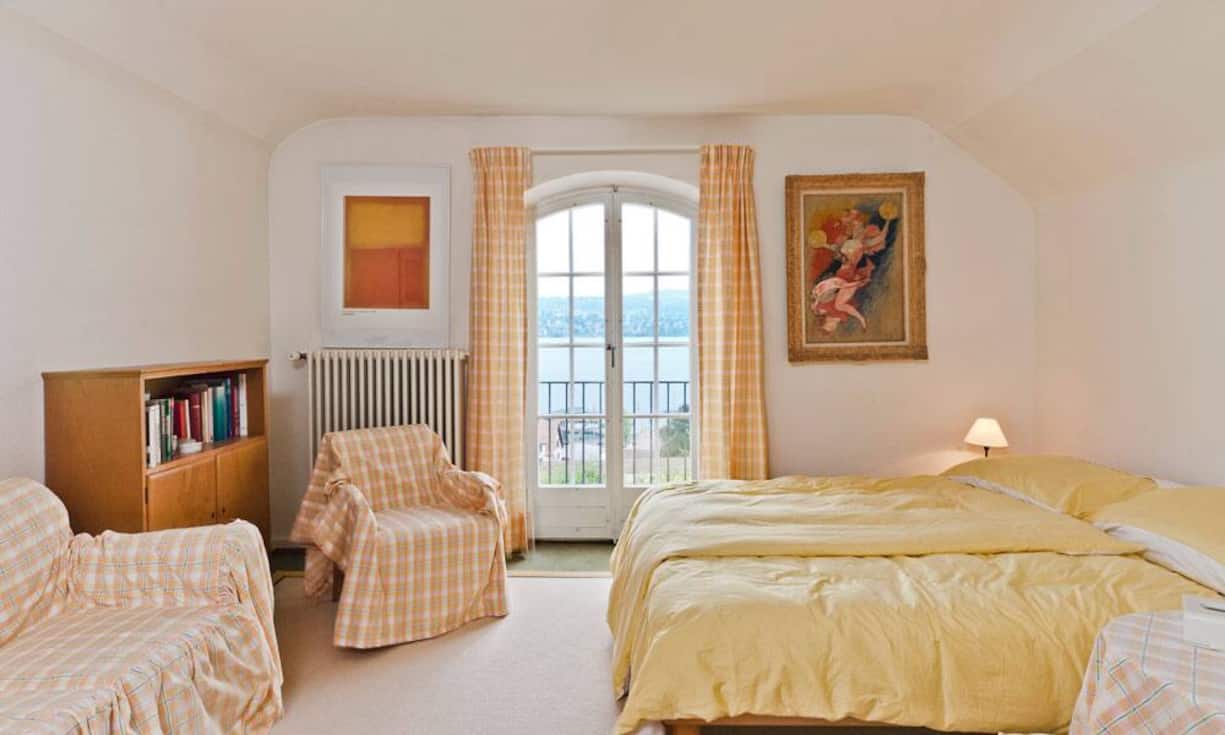 Der Schlaftrakt befindet sich im OG mit 4 Zimmern und dem Elternschlafzimmer mit einem anliegenden Bad.