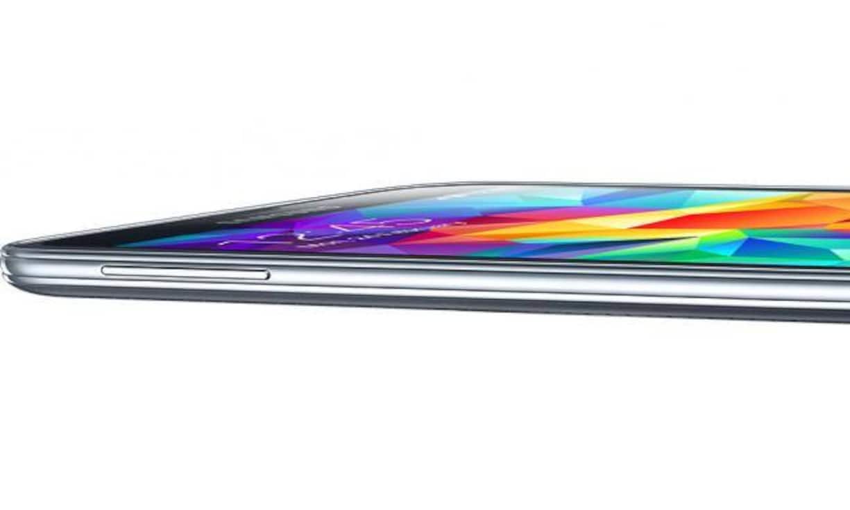 Power-Smartphone: Samsung Galaxy S5Das Samsung Galaxy S5 ist eine Weiterentwicklung des Galaxy S4. Wirkliche Innovationen bietet es nicht, aber es kann vieles besser. Das Display ist heller und kontrastreicher, das Tempo noch mal schneller. Es ist wasserdicht und eignet sich mit den Fitness-Funktionen und dem Pulsmesser auch für Trainingseinheiten. Der Fingerabdrucksensor vereinfacht die Entsperrung. Mit dem Technikmix erfüllt Samsung die hohen Erwartungen.  Testnote: 2.37.