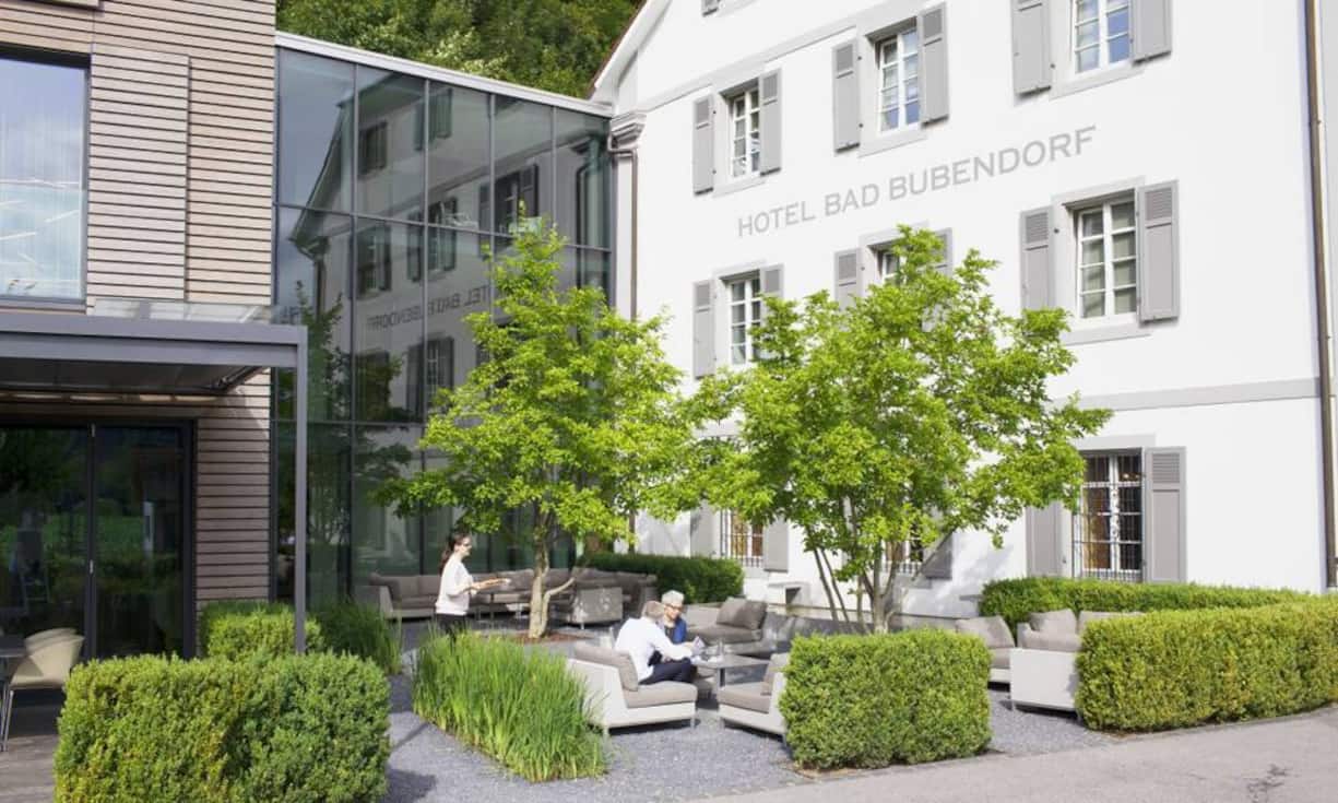 Rang 3: Hotel Bad Bubendorf, Bubendorf. In dem Spitzenhotel erwarten Besucher zwei stilistisch völlig verschiedene Gebäude. Einmal der komplett renovierte denkmalgeschützte, historische Teil sowie der Erweiterungsbau (Vorjahr: Platz 2).