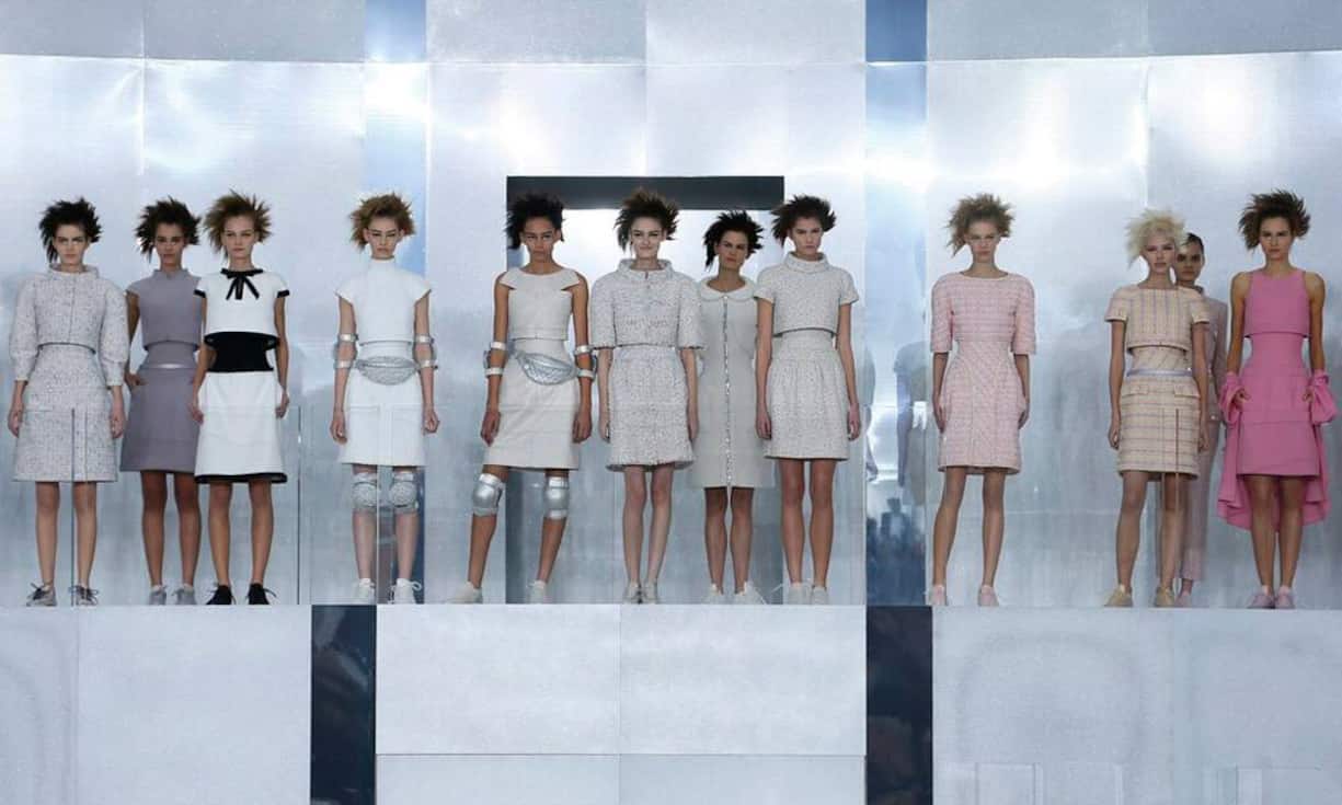 Chanel Fashion House: Die Haute Couture Frühling/Sommerkollektion 2014 des Modedesigners Karl Lagerfeld.