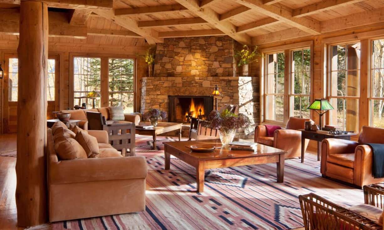 Von innen trumpft das Luxushaus mit einem Kaminzimmer auf.