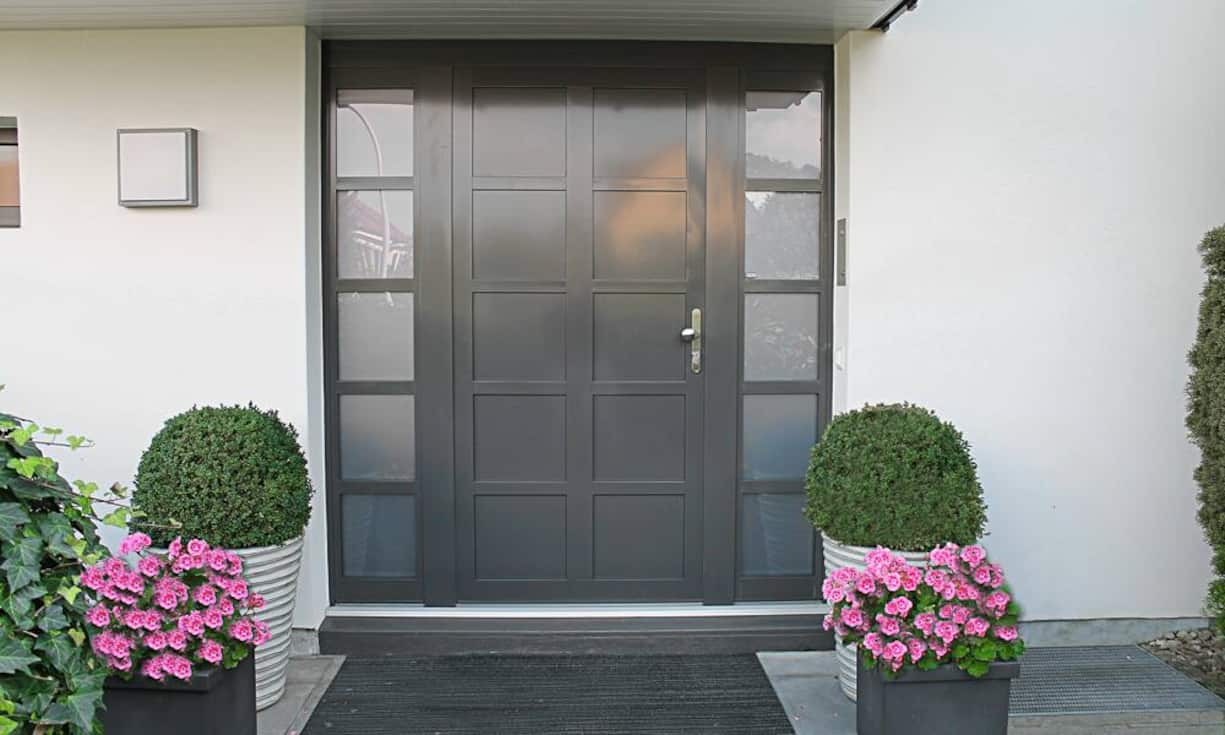 Sesam öffne dich! Übrigens: Mit einem Gemeindesteuerfuss von 75% gehört Rüschlikon 2015 zu einer der steuergünstigsten Gemeinden des Kantons Zürich.
Preis: 7'500'000 CHF Quelle und Bilder: Engel & Völkers