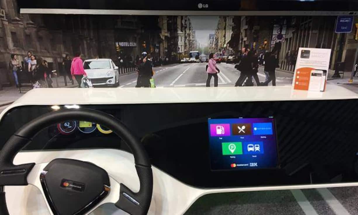 Mastercard ermöglicht eilige Menschen noch mehr Zeitersparnis. Zusammen mit GM entwickelte das Unternehmen ein System, mit dem im Auto zum Beispiel ein Kaffee im Lieblingscafé vorbestellt und bezahlt werden kann. Es soll dieses Jahr lanciert werden.