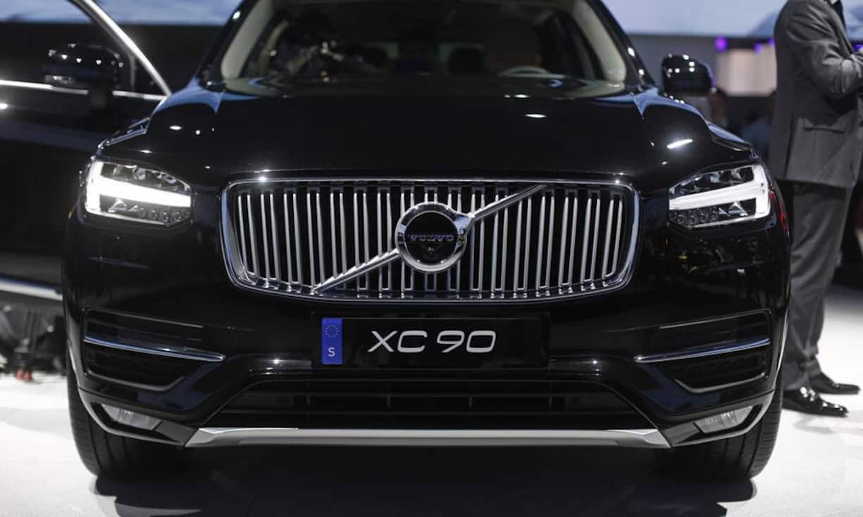 Volvo XC90
Der Volvo XC90 ist ein SUV des schwedischen Automobilherstellers Volvo. Er stellt zudem den ersten Wagen dieser Fahrzeugkategorie des Herstellers dar und gilt als Zugpferd der Neuausrichtung.
