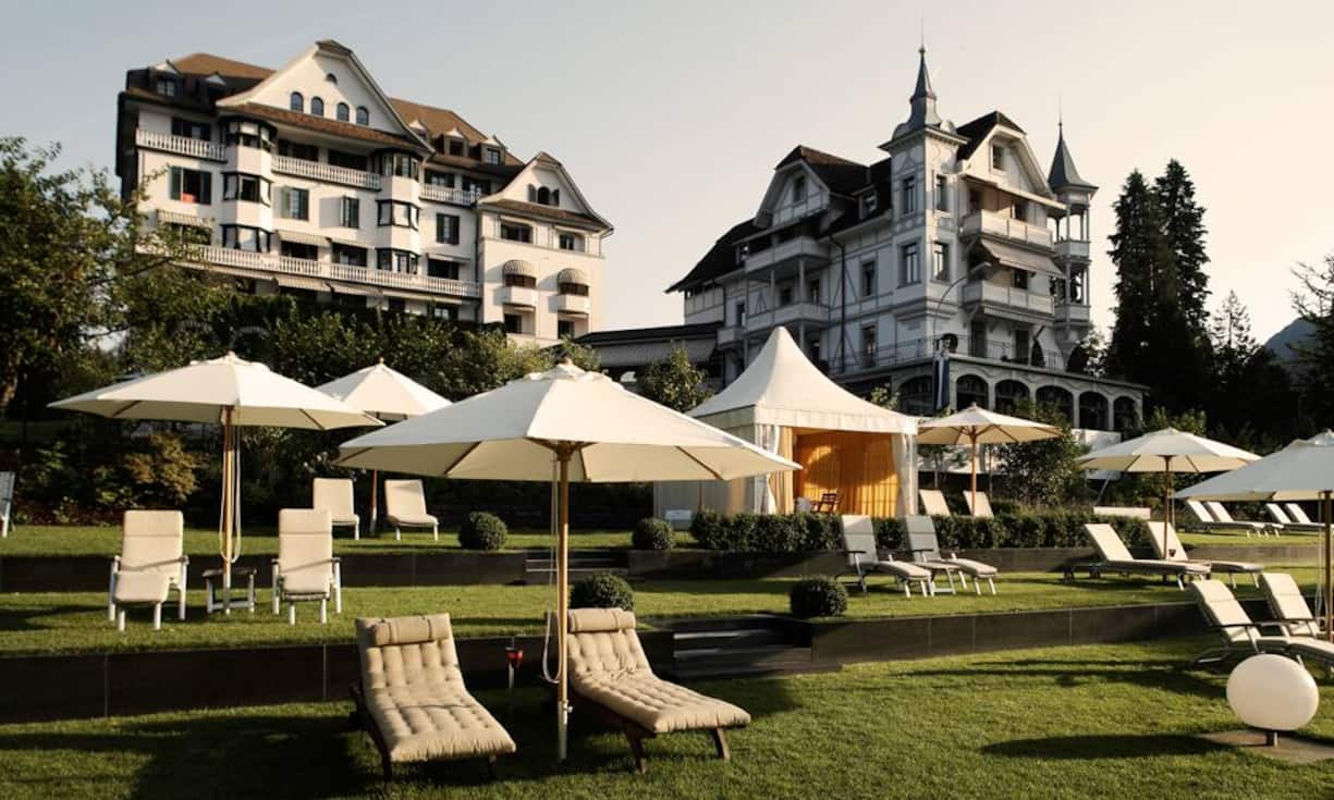 Die besten Ferienhotels der Schweiz 2015: Platz 10: Park Weggis, Weggis.Das Park Weggis am Vierwaldstättersee zielt auf eine junge, genussfreudige Klientel ab. Einzigartig sind die tibetischen Therapeuten im Spa und die mit 2600 Positionen umfangreichste Weinkarte der Schweiz.